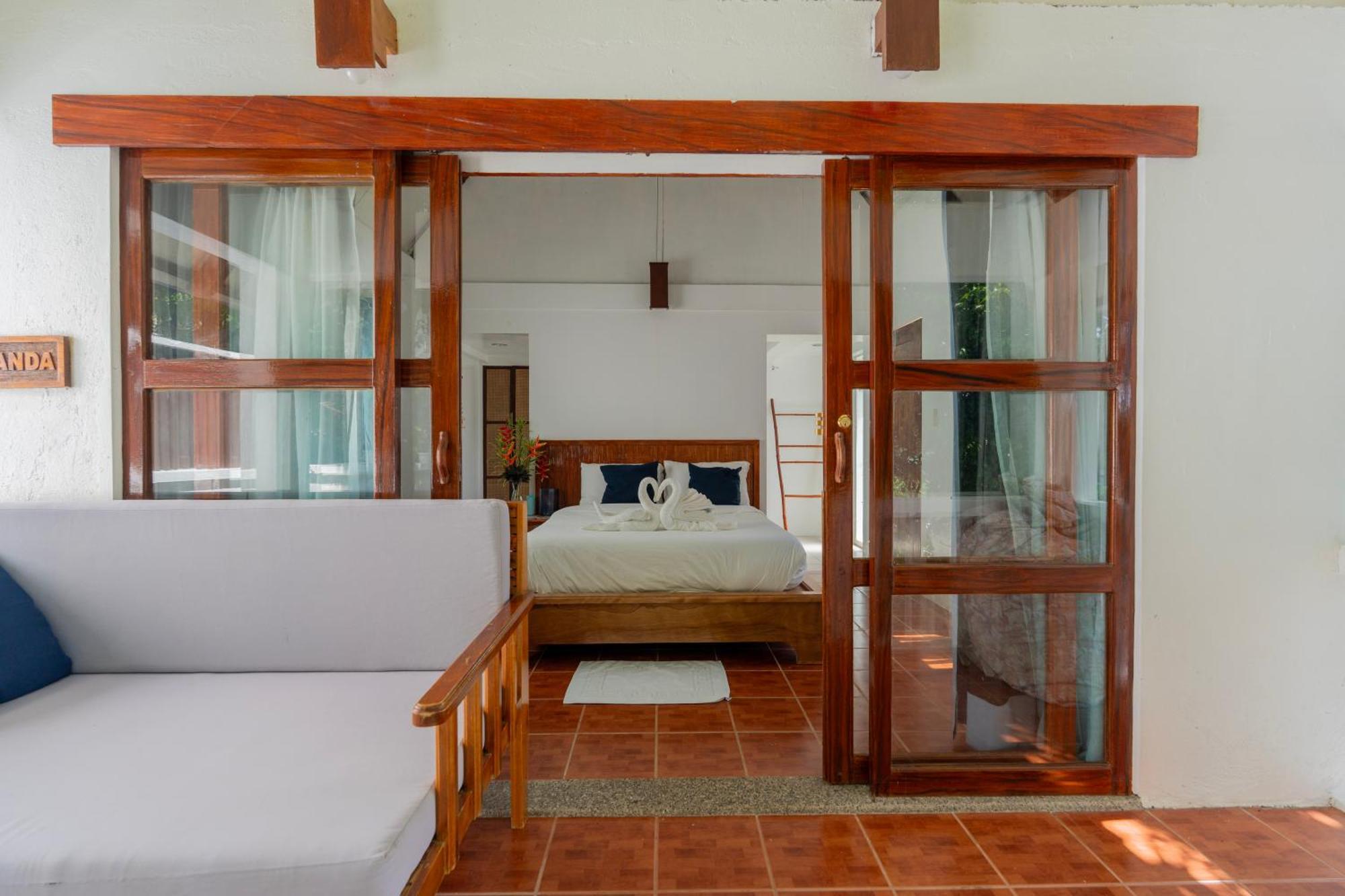 Casalay Boutique Villas & Dive Puerto Galera Exterior photo